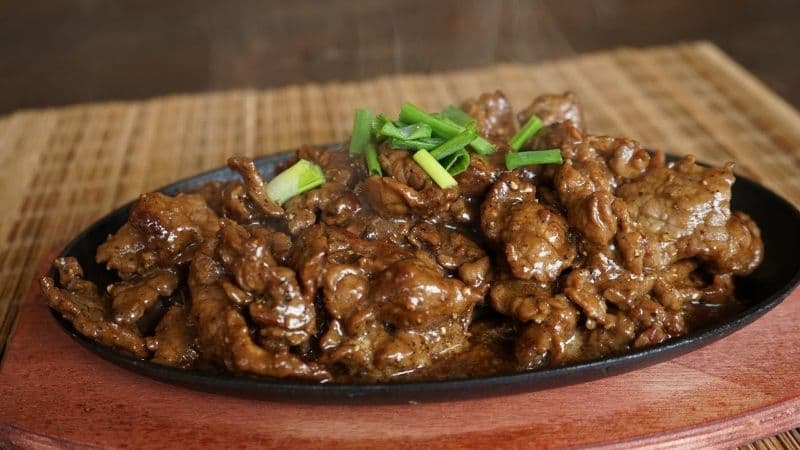 Black Pepper Sizzling Beef Platter / 黑椒铁板牛